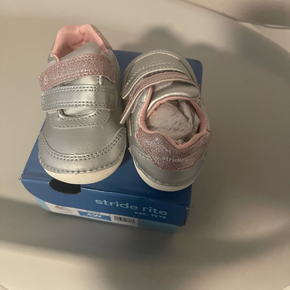 Stride Rite Kennedy Sneakers size 4w